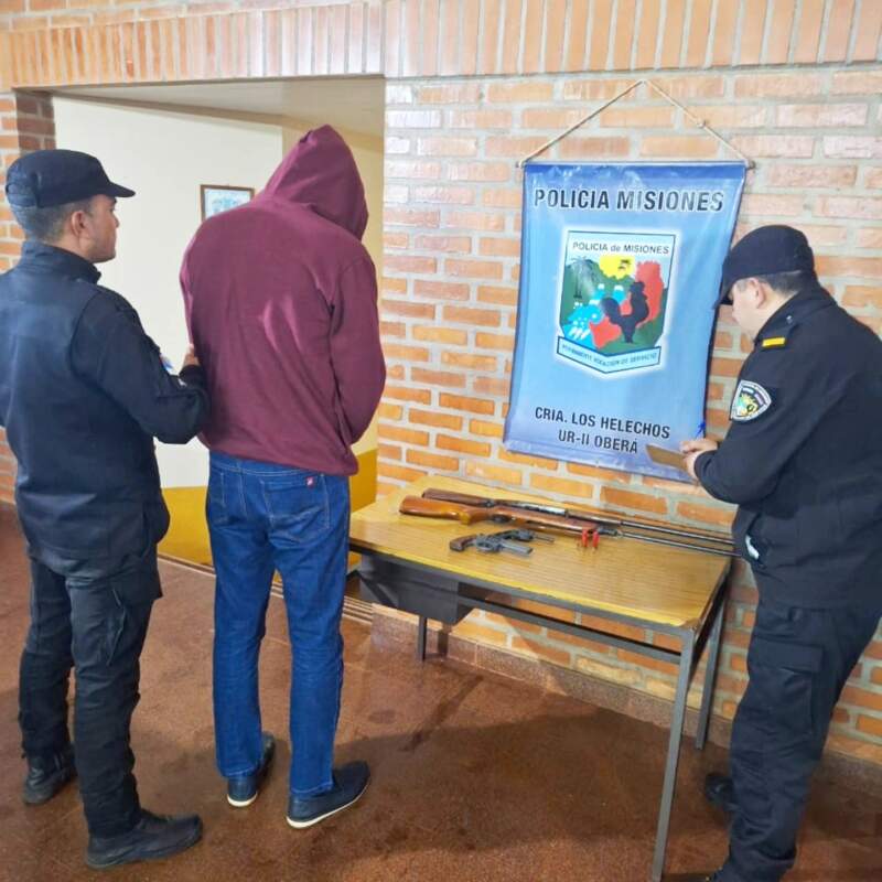 Le disparó al perro del vecino y tenía un arsenal ilegal: la Policía lo detuvo en Los Helechos 5 Le disparó al perro del vecino y tenía un arsenal ilegal: la Policía lo detuvo en Los Helechos imagen-4