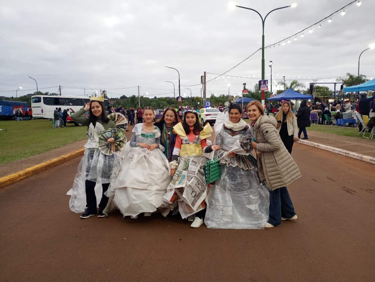 Garupá vivió una innovadora "batalla de moda reciclada" imagen-2