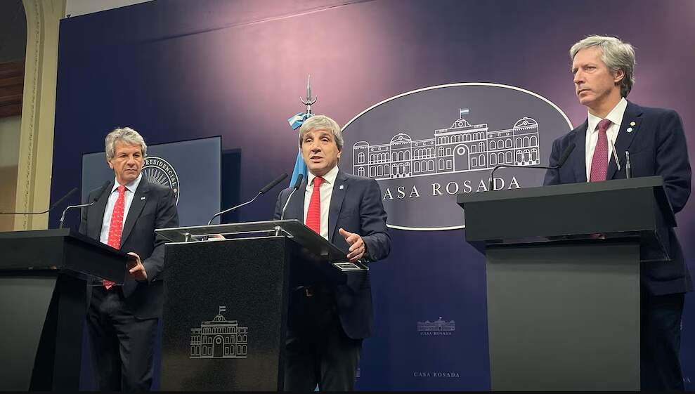 Con menos controles y un “blindaje” fiscal, el Gobierno apuesta a hacer circular los dólares y reactivar la economía Con menos controles y un “blindaje” fiscal, el Gobierno apuesta a hacer circular los dólares y reactivar la economía imagen-1