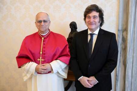 Milei se reunió con León XIV y el Papa le confirmó que visitará la Argentina Milei se reunió con León XIV y el Papa le confirmó que visitará la Argentina imagen-10