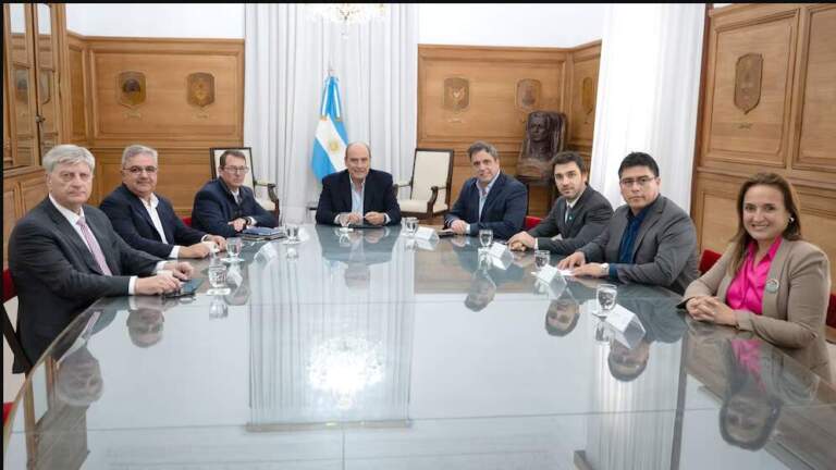 El Gobierno recibió a una delegación de la liga de Gobernadores: reclamos por la obra pública y la recaudación imagen-1