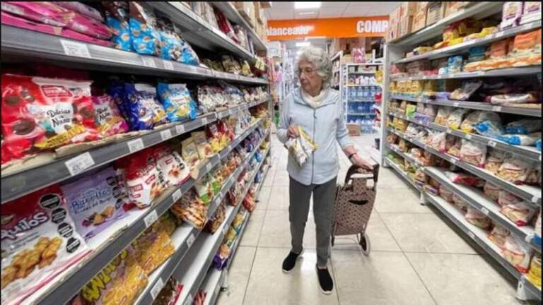 Inflación e ingresos: la capacidad de compra de los argentinos cayó un 30% entre 2016 y 2024 imagen-38