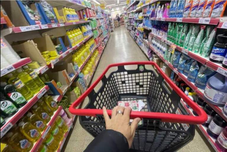 La inflación se aceleró en junio y fue cercana al 2% mensual, según relevamientos privados imagen-41