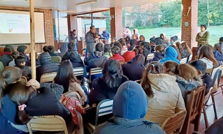 Vacunación antigripal junto a la promoción y prevención del consumo de vaper en instituciones educativas imagen-49