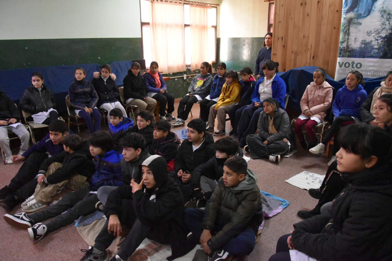 Con tecnología y conocimiento parlamentario la Cámara de Representantes recorre los establecimientos educativos 3 Con tecnología y conocimiento parlamentario la Cámara de Representantes recorre los establecimientos educativos imagen-2