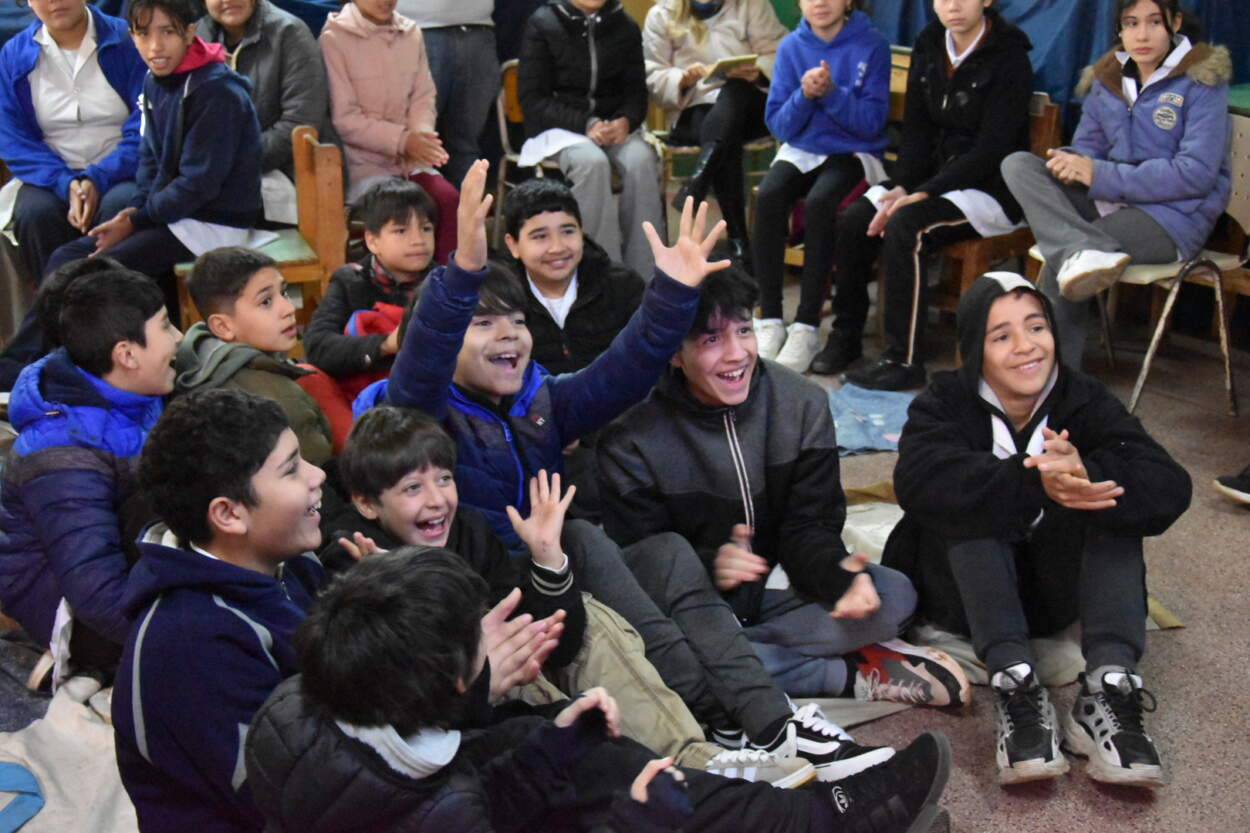 Con tecnología y conocimiento parlamentario la Cámara de Representantes recorre los establecimientos educativos 7 Con tecnología y conocimiento parlamentario la Cámara de Representantes recorre los establecimientos educativos imagen-6