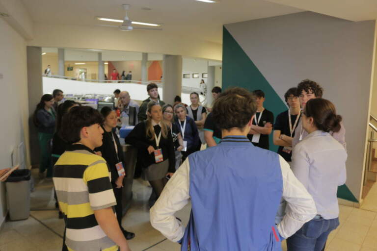 Jóvenes líderes misioneros visitaron el Hospital Madariaga en un intercambio de conocimiento y liderazgo imagen-23