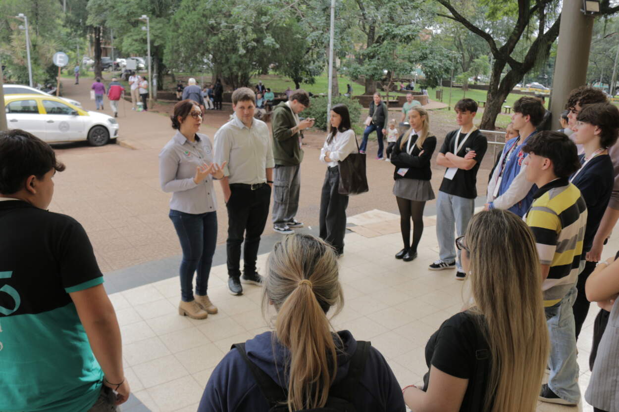 Jóvenes líderes misioneros visitaron el Hospital Madariaga en un intercambio de conocimiento y liderazgo imagen-2