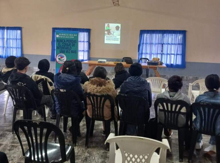 “Las apuestas no garantizan dinero, son solo entretenimiento”: profesionales de Juego Responsable recorren escuelas para concientizar sobre adicciones conductuales y derribar falsas creencias culturales “Las apuestas no garantizan dinero, son solo entretenimiento”: profesionales de Juego Responsable recorren escuelas para concientizar sobre adicciones conductuales y derribar falsas creencias culturales imagen-37