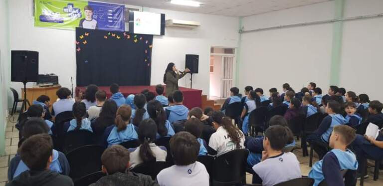 "Juego Responsable": el uso controlado de las pantallas fue tema de debate con alumnos del Alta Gracia imagen-42