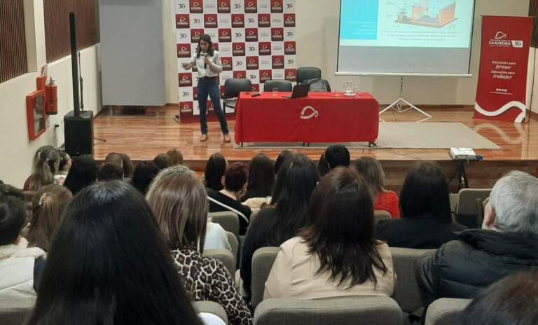 Adolescencia, apuestas y pantallas: capacitación clave para la comunidad educativa del Instituto Saavedra Adolescencia, apuestas y pantallas: capacitación clave para la comunidad educativa del Instituto Saavedra imagen-34