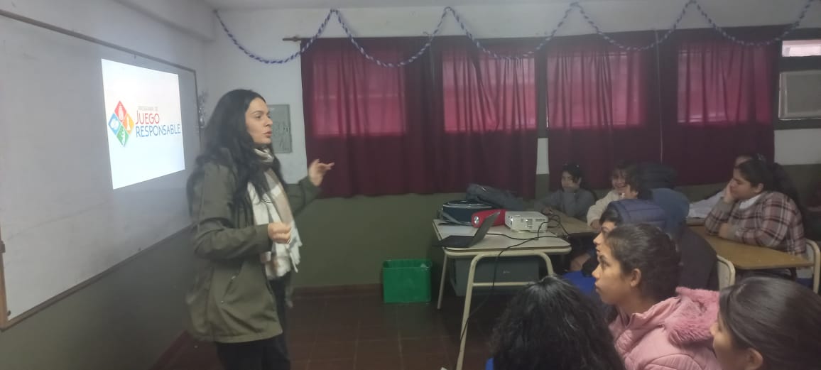 Prevenir desde la reflexión: estudiantes posadeños debatieron sobre juegos de azar y consumo problemático imagen-2