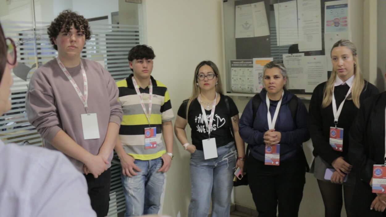 Jóvenes líderes misioneros visitaron el Hospital Madariaga en un intercambio de conocimiento y liderazgo imagen-4