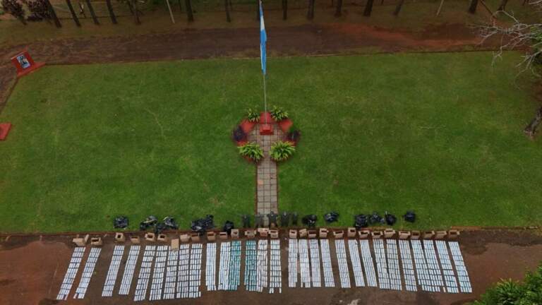 Realizan la apertura de encomiendas que contenían 14.500 paquetes de cigarrillos extranjeros imagen-38