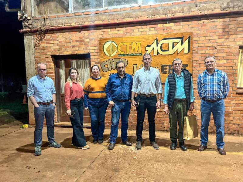 Misiones y Paraguay avanzan en acuerdos para potenciar el sector industrial y forestal imagen-6