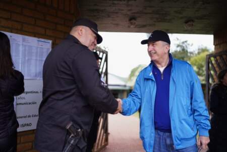 Misiones Elige: Passalacqua votó en Oberá y llamó a los misioneros a "honrar la democracia ejerciendo el derecho al voto" imagen-4