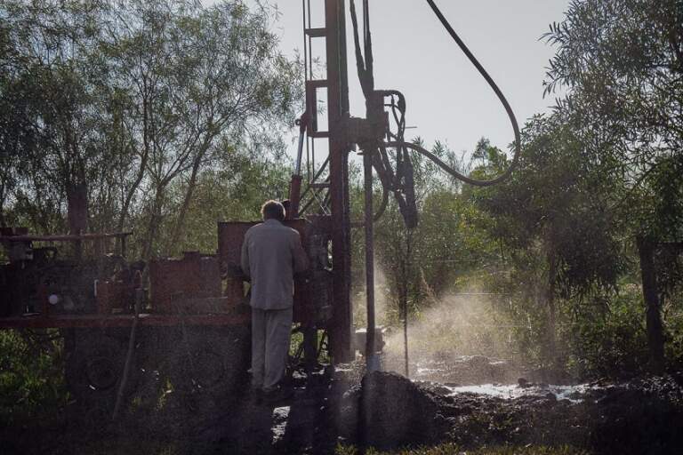 La Comuna posadeña trabaja para facilitar el acceso al agua en barrios periféricos: nueva perforación en Nemesio Parma imagen-8