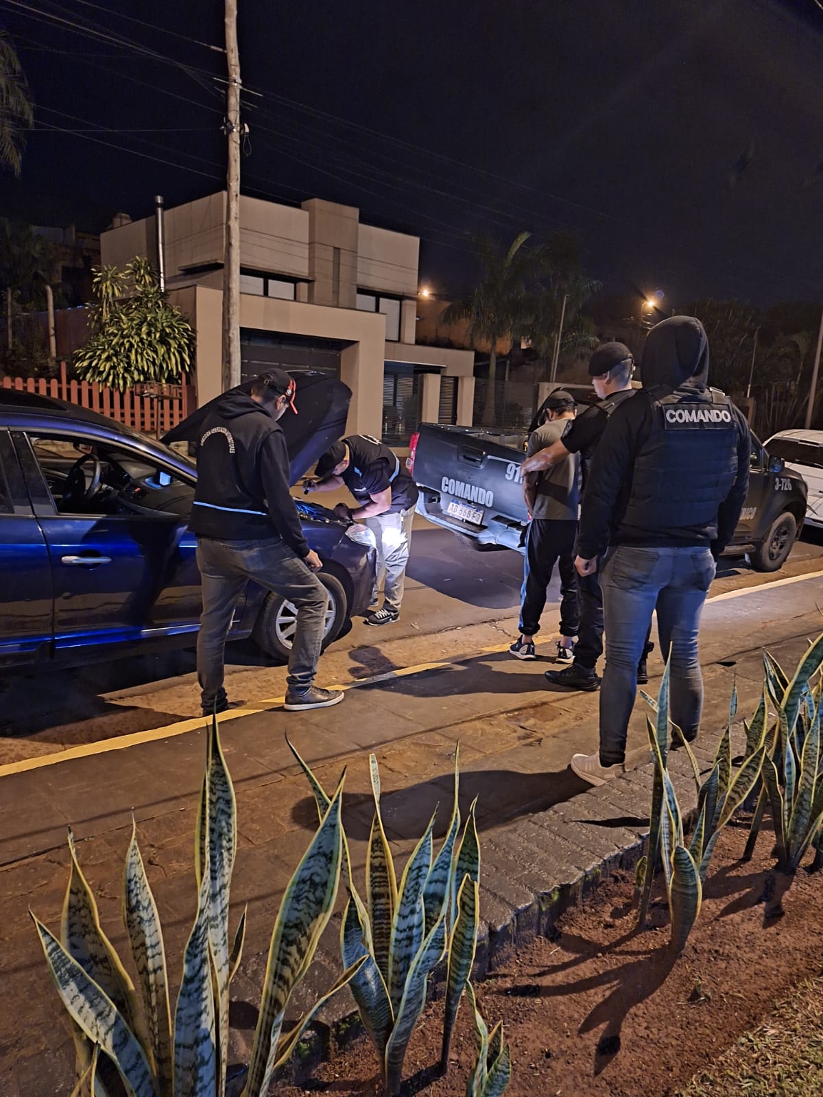 Simularon ser compradores y atraparon a un prófugo que ofrecía un auto robado en redes imagen-2