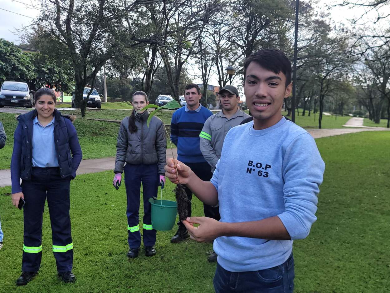 Campo Grande rememoró el Día Mundial del Medio Ambiente con una plantación de árboles en la avenida Los Cafetales 11 Campo Grande rememoró el Día Mundial del Medio Ambiente con una plantación de árboles en la avenida Los Cafetales imagen-10