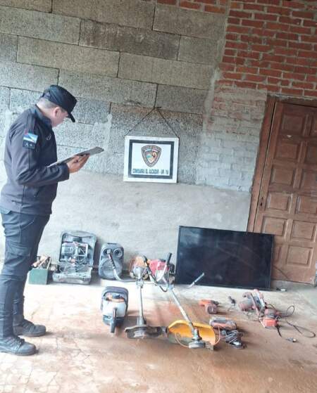 Seis ladrones arrestados y múltiples incautaciones: la Policía desactivó robos en Oberá, Posadas, El Alcázar y San Antonio Seis ladrones arrestados y múltiples incautaciones: la Policía desactivó robos en Oberá, Posadas, El Alcázar y San Antonio imagen-9