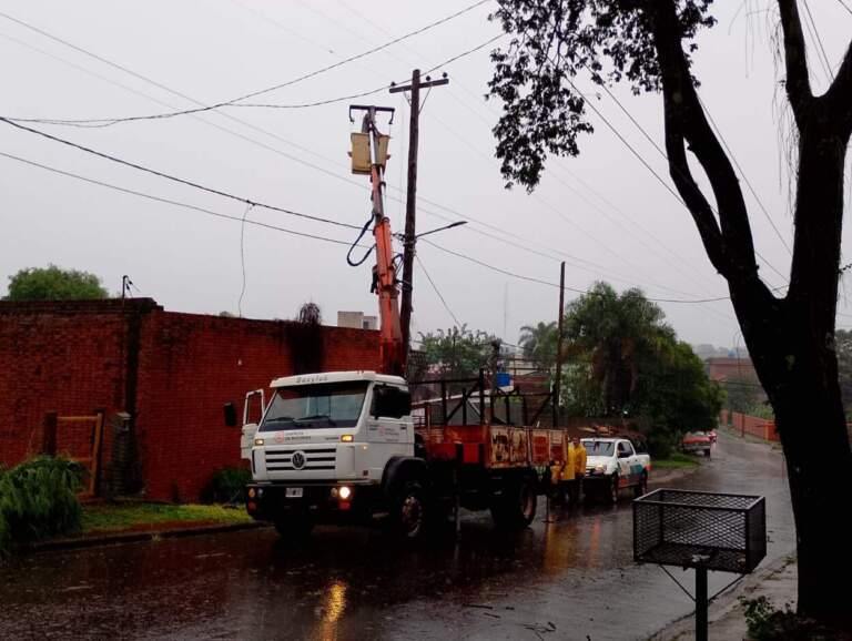 Temporal: Energía de Misiones refuerza cuadrillas para atender los daños en Puerto Iguazú imagen-4