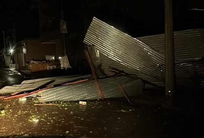 Temporal: Energía de Misiones refuerza cuadrillas para atender los daños en Puerto Iguazú 5 Temporal: Energía de Misiones refuerza cuadrillas para atender los daños en Puerto Iguazú imagen-4