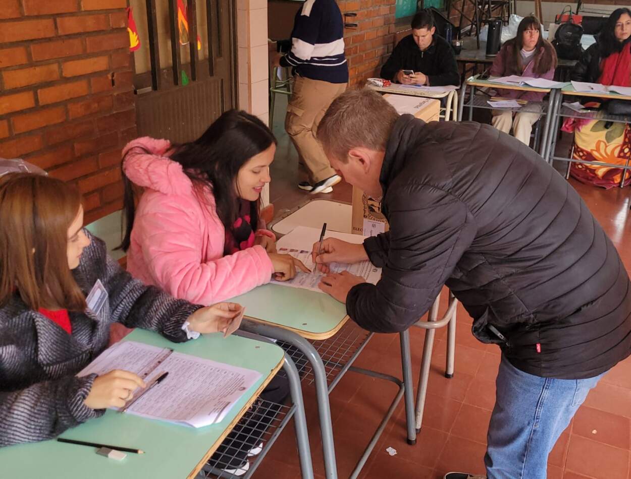 Misiones Elige: “La jornada se desarrolla con normalidad”; “la gente está votando” 3 Misiones Elige: “La jornada se desarrolla con normalidad”; “la gente está votando” imagen-2