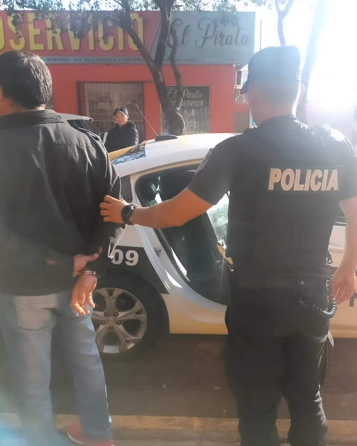 Prófugos capturados cuando fueron a votar: 11 personas detenidas durante los comicios en Misiones 7 Prófugos capturados cuando fueron a votar: 11 personas detenidas durante los comicios en Misiones imagen-6