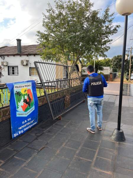 La Policía de Apostoles detuvo a «Polaquito» tras el robo de un portón La Policía de Apostoles detuvo a "Polaquito" tras el robo de un portón imagen-8