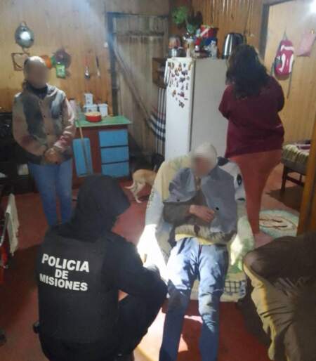 Rescataron a un abuelo de 77 años perdido en el monte, estaba descalzo y sin abrigo Rescataron a un abuelo de 77 años perdido en el monte, estaba descalzo y sin abrigo imagen-4