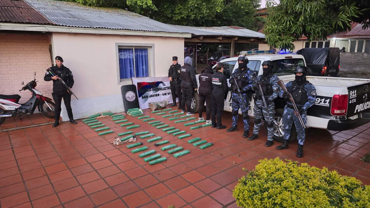 Desarticulan un búnker narco en San Javier: detienen al operador y secuestran marihuana valuada en $146 millones Desarticulan un búnker narco en San Javier: detienen al operador y secuestran marihuana valuada en $146 millones imagen-1