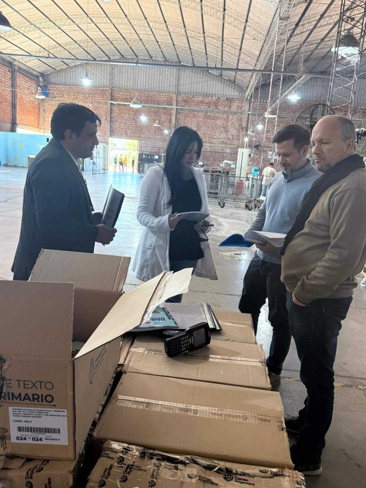 Misiones distribuye libros escolares de Lengua y Matemática imagen-2