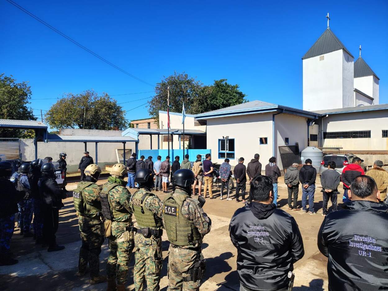 Operación «Blindaje»: desmantelaron una red criminal con 20 allanamientos y 26 detenciones en Posadas Operación "Blindaje": desmantelaron una red criminal con 20 allanamientos y 26 detenciones en Posadas imagen-1