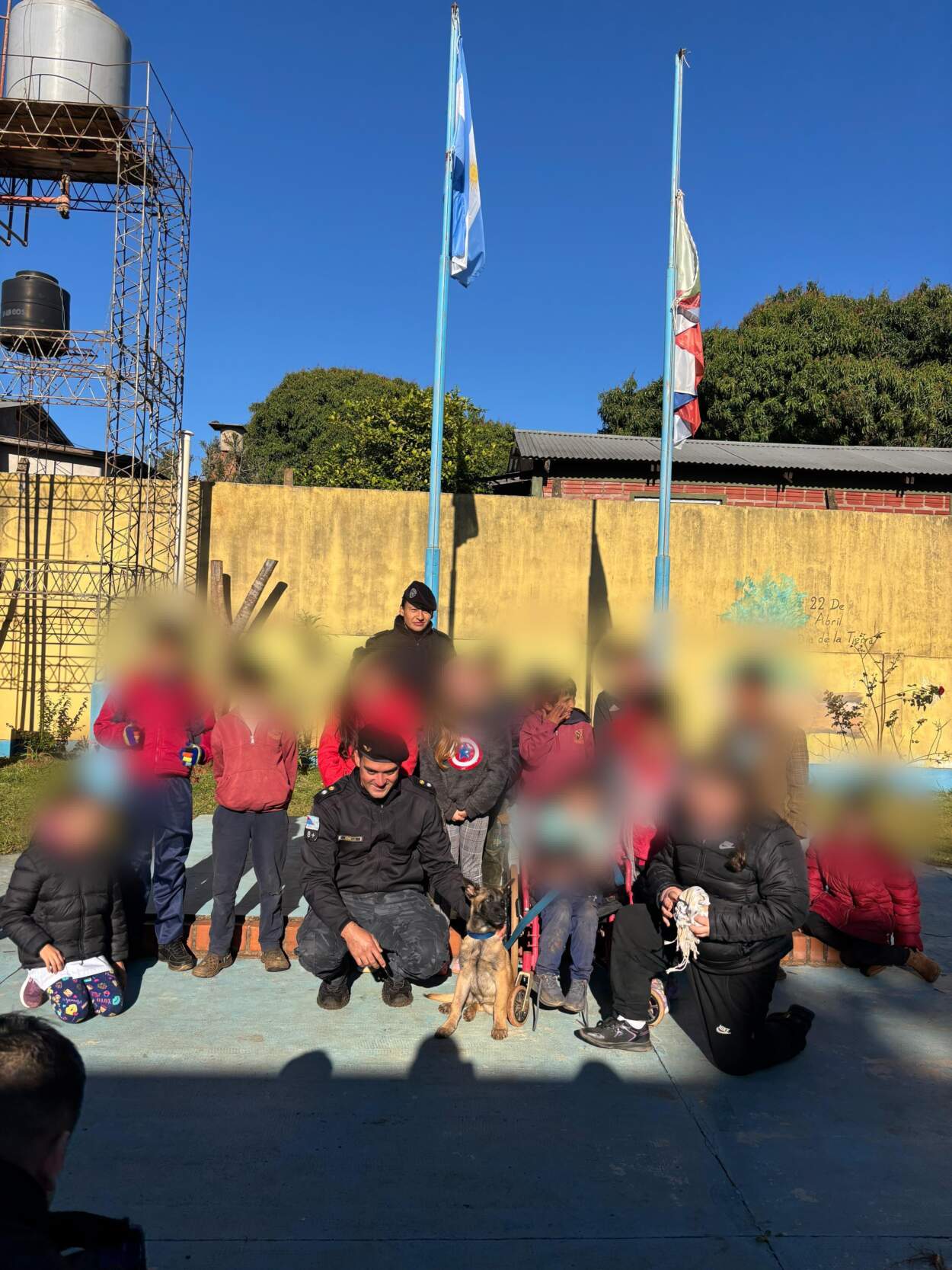 La Policía presentó a sus nuevos canes: Capitán y Rocky, con nombres elegidos por alumnos misioneros 7 La Policía presentó a sus nuevos canes: Capitán y Rocky, con nombres elegidos por alumnos misioneros imagen-6