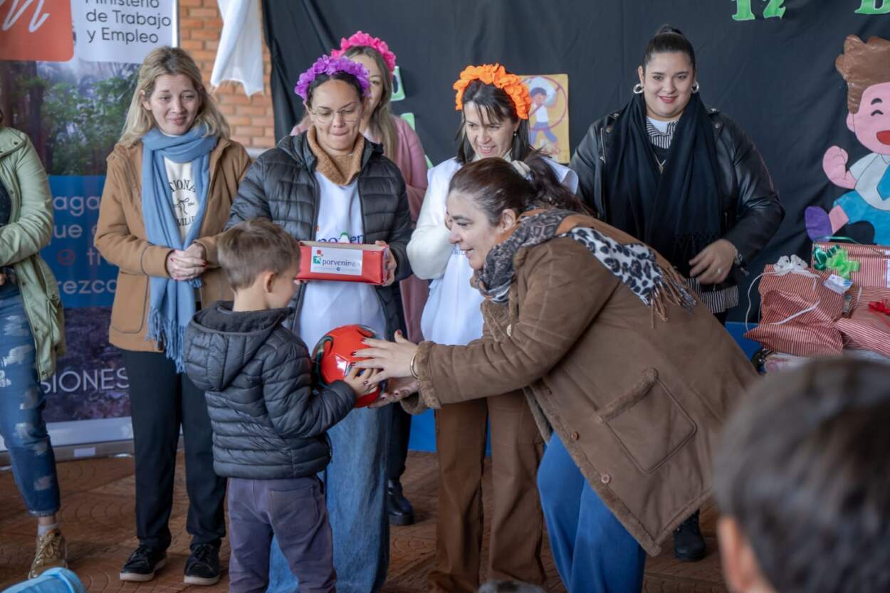 En la Escuela Rural N.º 56 del barrio Puerto Argentino se realizó la Jornada Provincial por el Día Mundial contra el Trabajo Infantil 21 En la Escuela Rural N.º 56 del barrio Puerto Argentino se realizó la Jornada Provincial por el Día Mundial contra el Trabajo Infantil imagen-20