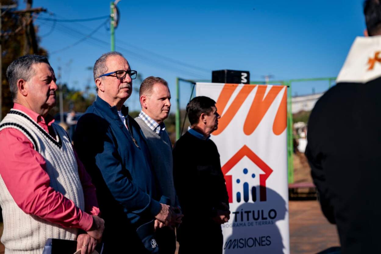 Passalacqua entregó más de 200 Títulos de propiedad a vecinos de Dos de Mayo 3 Passalacqua entregó más de 200 Títulos de propiedad a vecinos de Dos de Mayo imagen-2