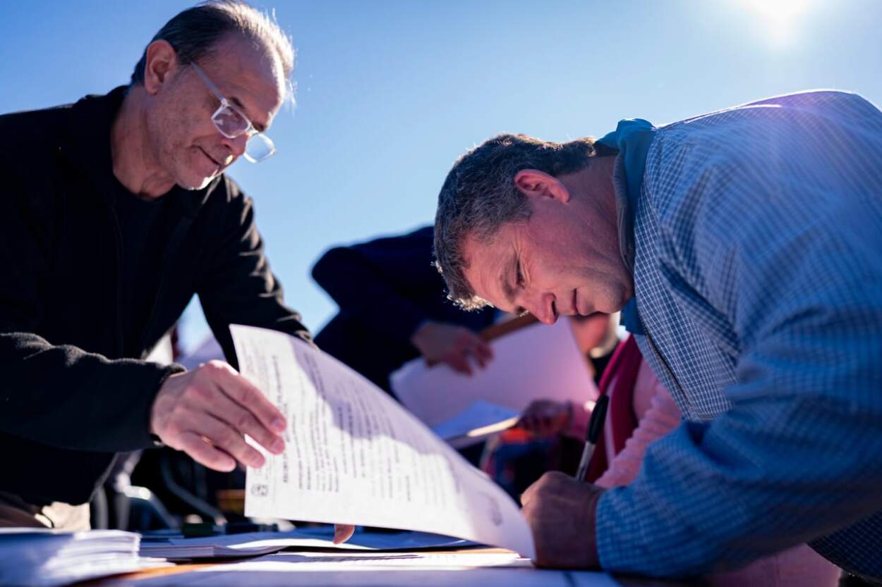 Passalacqua entregó más de 200 Títulos de propiedad a vecinos de Dos de Mayo 9 Passalacqua entregó más de 200 Títulos de propiedad a vecinos de Dos de Mayo imagen-8