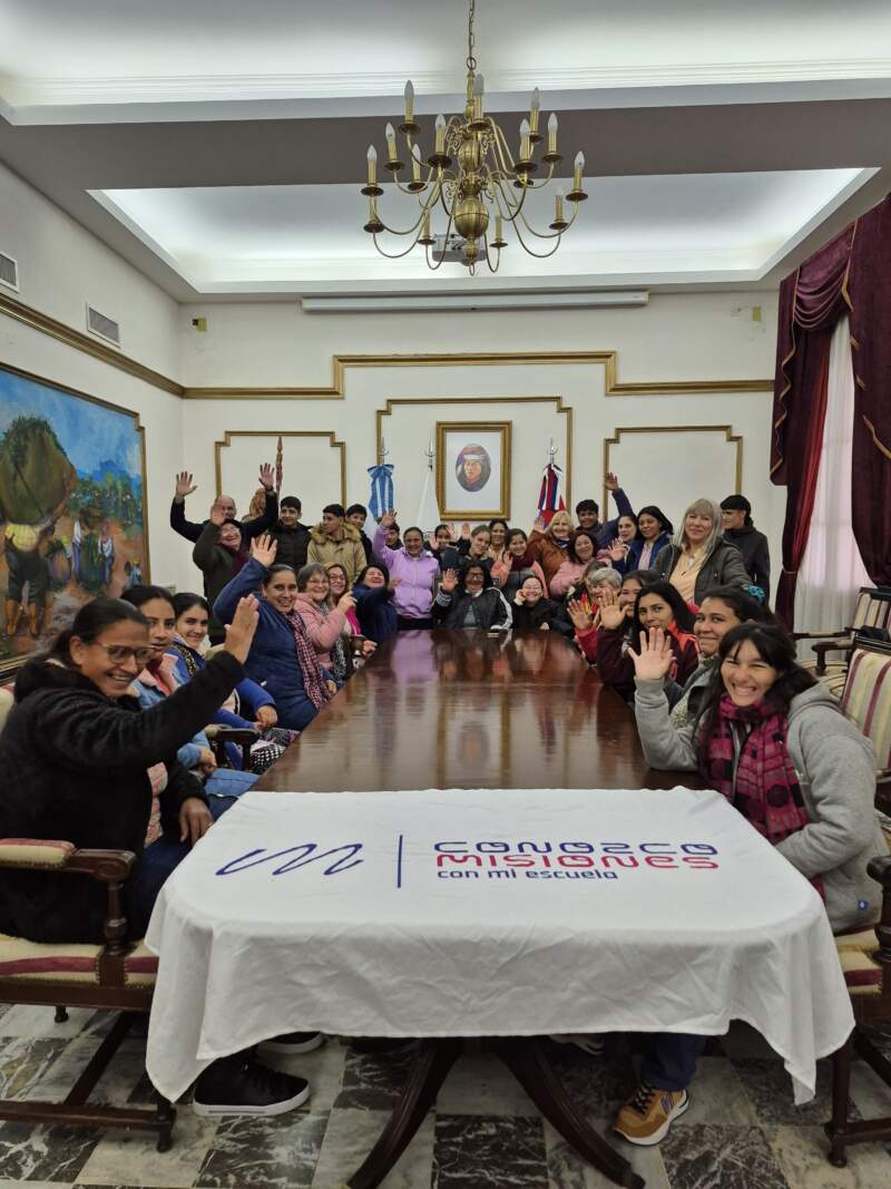 Programa "Conozco Misiones con mi Escuela": Jóvenes y adultos de la Escuela Primaria Itinerante visitaron Posadas en un viaje lleno de emoción 5 Programa "Conozco Misiones con mi Escuela": Jóvenes y adultos de la Escuela Primaria Itinerante visitaron Posadas en un viaje lleno de emoción imagen-4