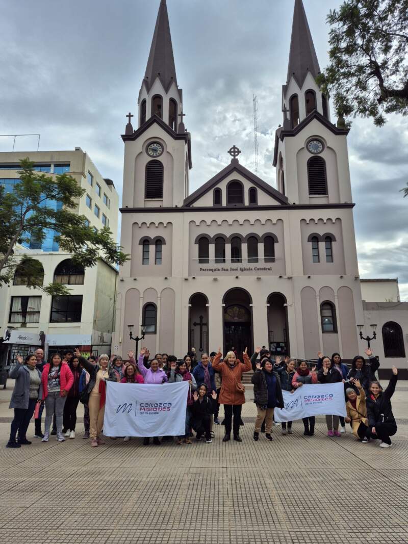 Programa "Conozco Misiones con mi Escuela": Jóvenes y adultos de la Escuela Primaria Itinerante visitaron Posadas en un viaje lleno de emoción 3 Programa "Conozco Misiones con mi Escuela": Jóvenes y adultos de la Escuela Primaria Itinerante visitaron Posadas en un viaje lleno de emoción imagen-2