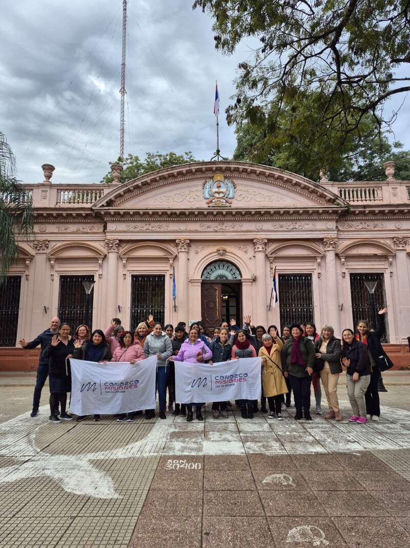 Programa "Conozco Misiones con mi Escuela": Jóvenes y adultos de la Escuela Primaria Itinerante visitaron Posadas en un viaje lleno de emoción 9 Programa "Conozco Misiones con mi Escuela": Jóvenes y adultos de la Escuela Primaria Itinerante visitaron Posadas en un viaje lleno de emoción imagen-8