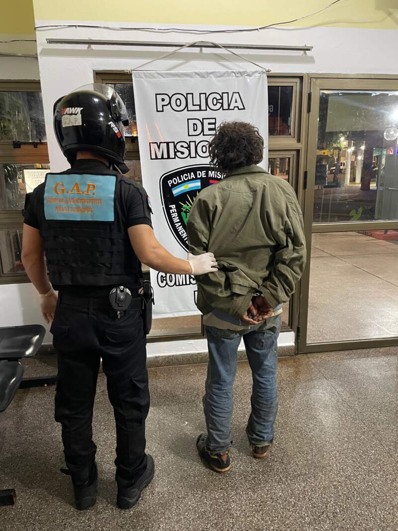 Cámaras del 911 permitieron arrestar otra vez a un ladrón que intentaba entrar a una casa en Posadas 3 Cámaras del 911 permitieron arrestar otra vez a un ladrón que intentaba entrar a una casa en Posadas imagen-2