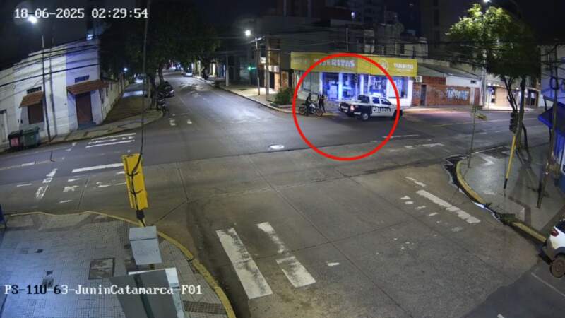 Cámaras del 911 permitieron arrestar otra vez a un ladrón que intentaba entrar a una casa en Posadas 5 Cámaras del 911 permitieron arrestar otra vez a un ladrón que intentaba entrar a una casa en Posadas imagen-4