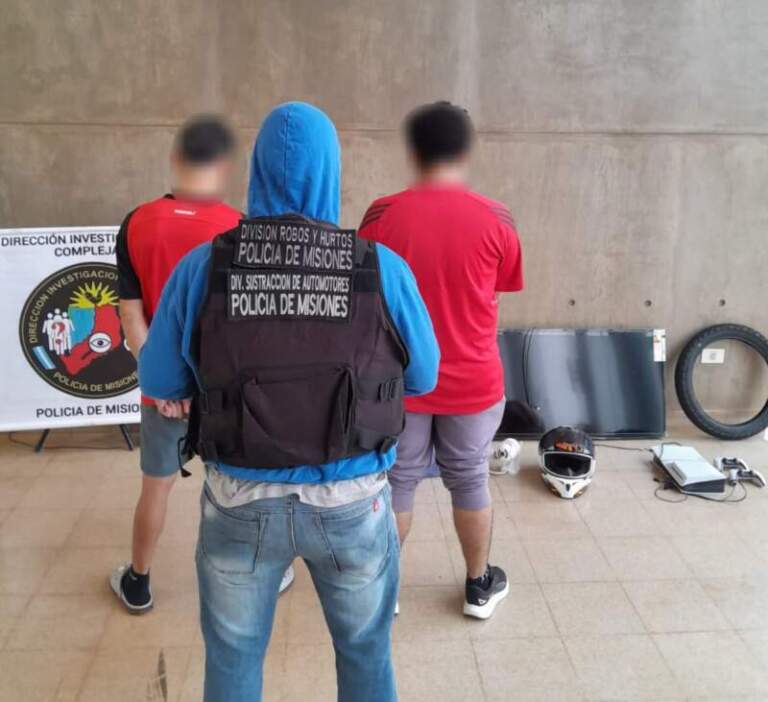 Guaridas, motos y botín millonario: desbaratan una célula de motochorros en el barrio A-4 Guaridas, motos y botín millonario: desbaratan una célula de motochorros en el barrio A-4 imagen-20