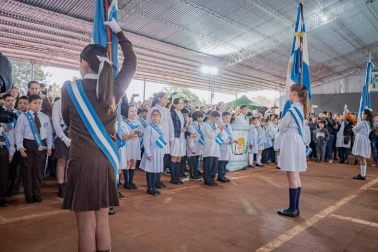 Estudiantes de Villa Cabello realizaron la promesa a la bandera imagen-49