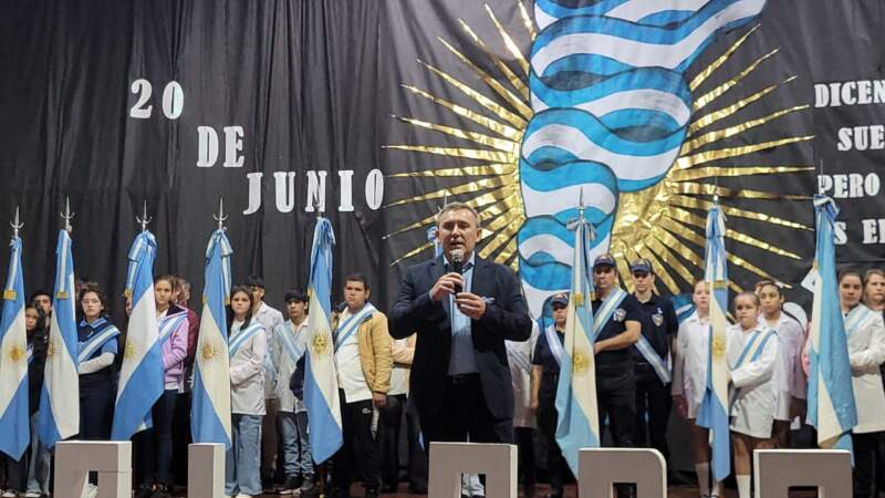 Campo Grande: “Nuestra bandera se refleja en el cielo y en nuestra patria con unos valores grandísimos”, dijo el intendente Sartori 3 Campo Grande: “Nuestra bandera se refleja en el cielo y en nuestra patria con unos valores grandísimos”, dijo el intendente Sartori imagen-2