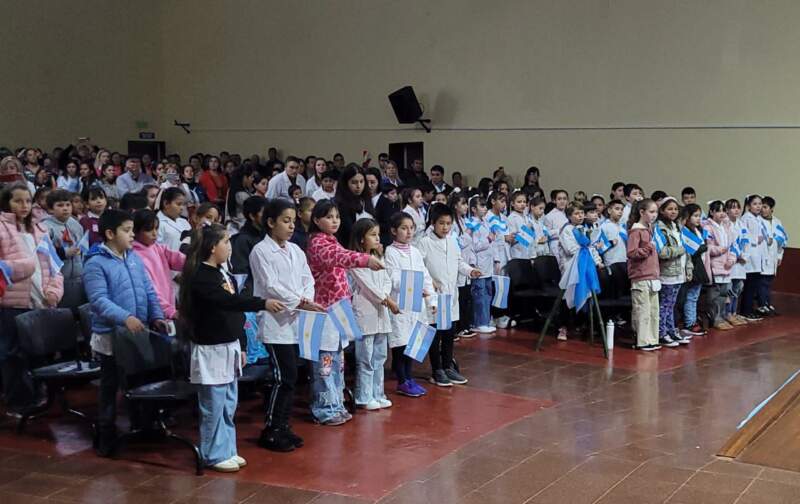 Campo Grande: “Nuestra bandera se refleja en el cielo y en nuestra patria con unos valores grandísimos”, dijo el intendente Sartori 9 Campo Grande: “Nuestra bandera se refleja en el cielo y en nuestra patria con unos valores grandísimos”, dijo el intendente Sartori imagen-8