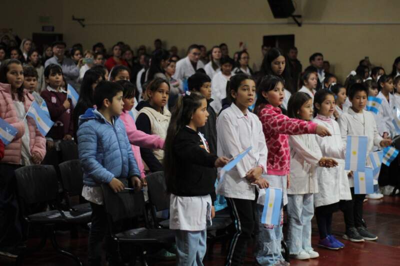 Campo Grande: “Nuestra bandera se refleja en el cielo y en nuestra patria con unos valores grandísimos”, dijo el intendente Sartori 13 Campo Grande: “Nuestra bandera se refleja en el cielo y en nuestra patria con unos valores grandísimos”, dijo el intendente Sartori imagen-12