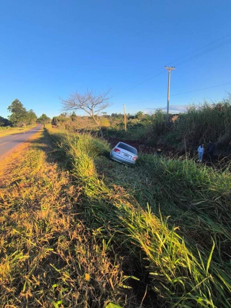 Oberá: una pareja resultó ilesa tras despiste vehicular en la Ruta 103, acceso a Villa Bonita imagen-15