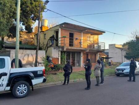 Allanamiento en Posadas: detienen a un hombre y hallan drogas, psicofármacos y un sello médico Allanamiento en Posadas: detienen a un hombre y hallan drogas, psicofármacos y un sello médico imagen-6