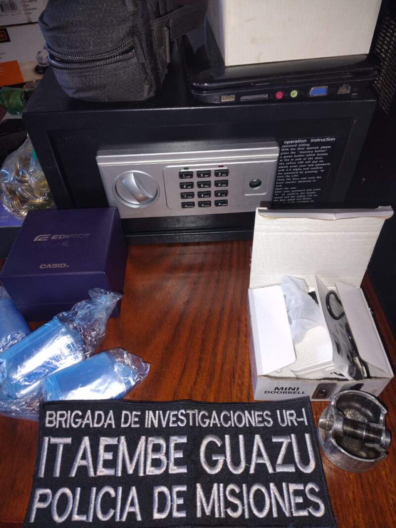 Desbaratan la banda narco de Itaembé: tenían una caja fuerte con droga, también objetos robados 3 Desbaratan la banda narco de Itaembé: tenían una caja fuerte con droga, también objetos robados imagen-2